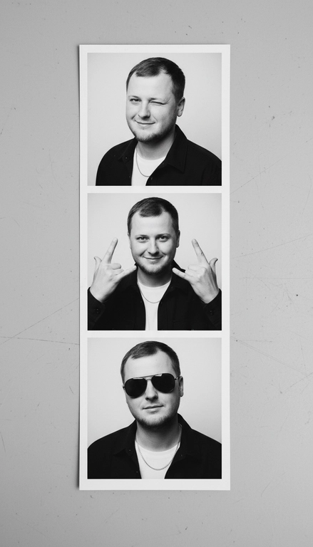  Используя мою фотографию в качестве референса для лица и волос, не изменяя исходные черты лица и сохраняя верность моим физическим характеристикам, создайте ленту из фотографий в ч/б с тремя вертикальными белыми рамками. Лента выглядит так, будто лежит на столе или фоне. Фотографии выглядят профессионально , как будто из настоящей фотобудки. 

В каждой рамке по центру расположены портрет и фотография погрудной проекции одного и того же человека. Взгляд прямо в камеру.

Общая эстетика винтажная, с лёгкой зернистостью и выцветшим качеством, напоминающая классическую аналоговую фотографию. Но при этом изображение выполнено в высоком разрешении. На светло-сером фоне видны едва заметные следы пыли и царапин. Лица человека на белом фоне. 
НЕ ИЗМЕНЯЙТЕ МОЁ ЛИЦО. На верхнем фото мужчина подмигивает правым глазом, его голова в ракурсе 3/4. Его выражение лица доброжелательное, с легкой ухмылкой.  На среднем фото мужчина с лёгкой улыбкой и озорным видом показывает козу (жест) двумя руками.  На нижнем фото мужчина смотрит прямо в камеру с более спокойным и уверенным выражением лица, слегка наклоняя голову. Плечи расслаблены, поза собранная и выразительная. Губы мягко сомкнуты, взгляд прямой и уверенный. На нем черные солнцезащитные очки, форма- авиатор. ОДЕЖДА: На нем темная рубашка поверх белой футболки и простая серебряная цепочка. 