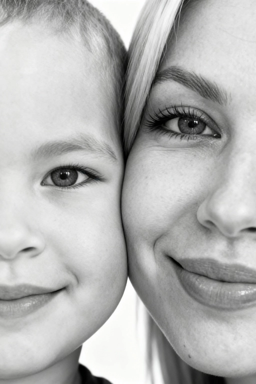 Сверхреалистичная черно-белая художественная фотография 8K женщины и ребенка, снятая очень крупным планом, щека к щеке так что видны только правая половина лица женщины и левая половина лица ребенка. которые смотрят в камеру. Их лица расположены рядом, почти соприкасаясь, образуя идеально сбалансированную симметричную композицию. Каждая деталь передана с фотографической точностью: тонкая текстура кожи и плавные градиенты света и тени. Видимая половина женщины включает ее бровь, один глаз , часть ее носа, щеку и губы, слегка приоткрытые в нежной, естественной улыбке, Видимая половина ребенка включает один глаз , круглую мягкую щеку, часть носа и небольшую улыбку, Фон белый и слегка размытый, что подчеркивает эмоциональную близость между ними. Освещение мягкое и рассеянное, создает деликатный контраст и тональную глубину. На снимке запечатлены нежность, близость и связь между матерью и ребенком, запечатленные с потрясающей реалистичностью. Не меняй черты лиц. 