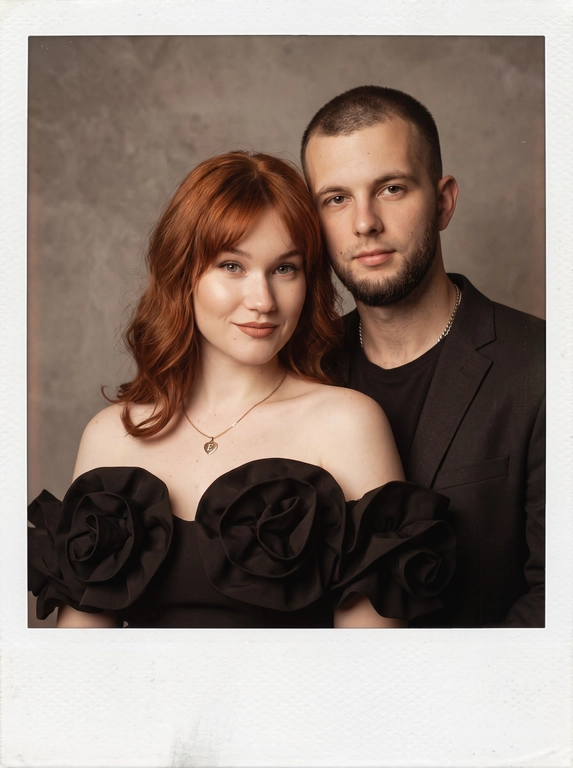 Элегантный портрет пары в стиле Polaroid в фотостудии